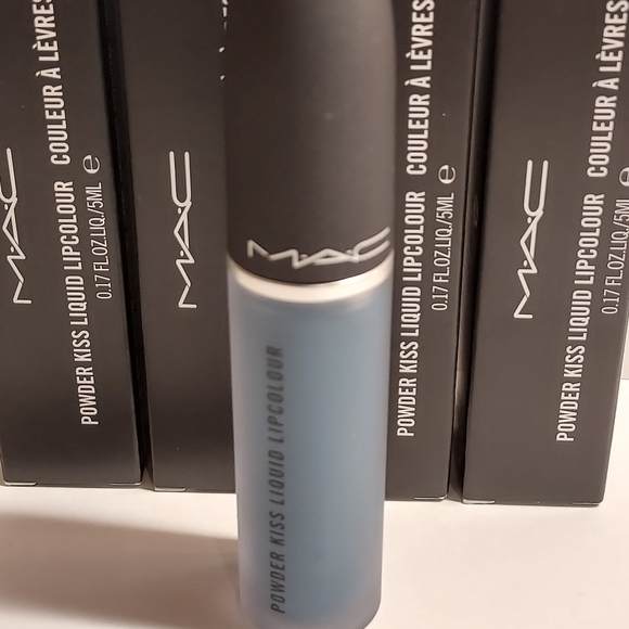 MAC Powder Kiss Liquid Lipcolour *GOOD JEANS* - Picture 3 of 5